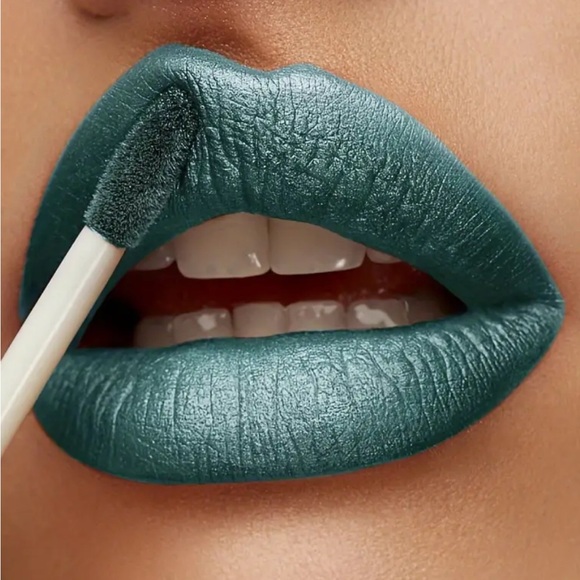Luxurious Velvet Matte Lipstick/#13 - Picture 1 of 2